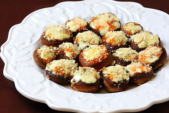 blue-cheese-and-red-pesto-stuffed-mushrooms2